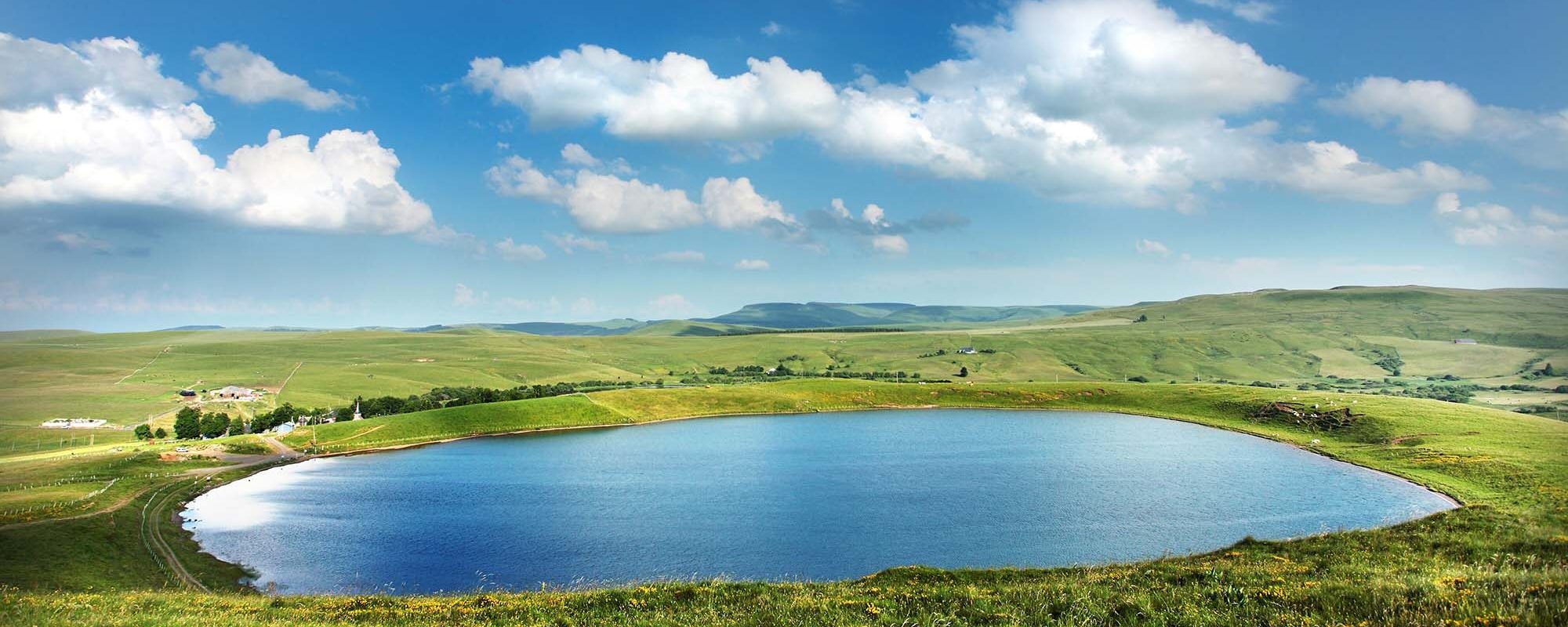 63688-Cezallier-Lac-d_en-haut-DAVID-FROBERT
